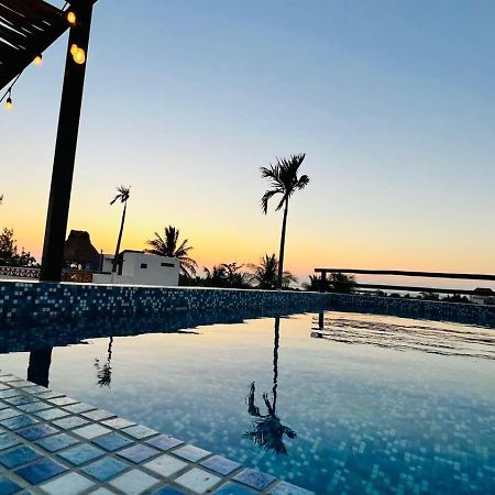 Hotel Mayari Holbox Exterior photo Sunset at the pool
