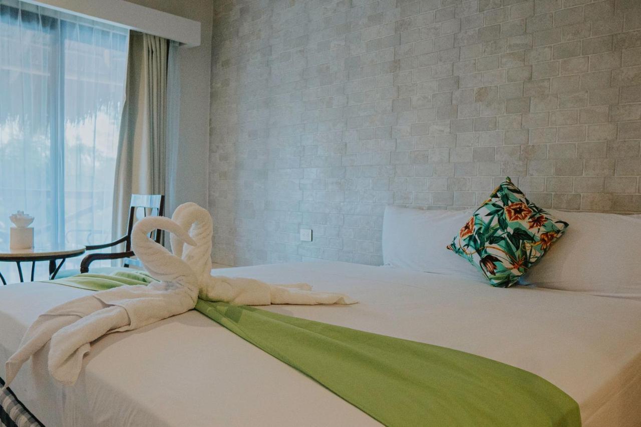 Hotel Mayari Holbox Exterior photo A bed with a towel animal