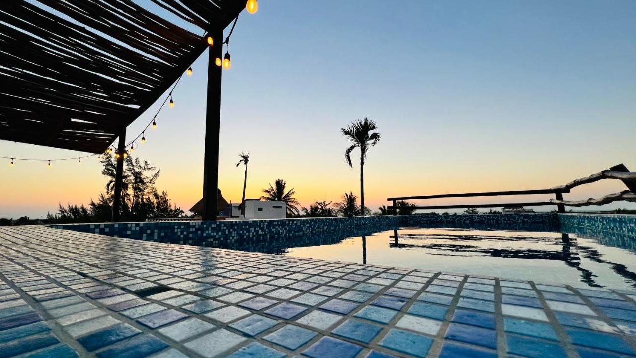 Hotel Mayari Holbox Exterior photo Sunset at the pool